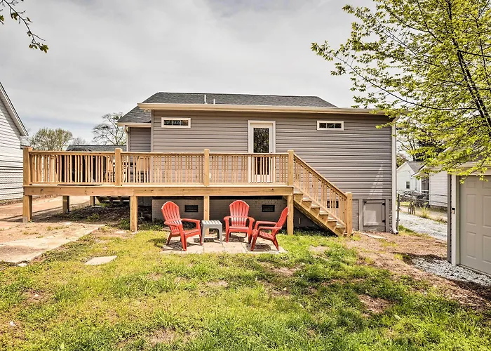 Ideally Located 'Penne Place' W/ Deck & Grill
