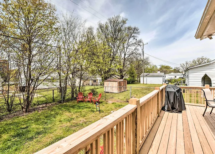 Ideally Located 'Penne Place' W/ Deck & Grill