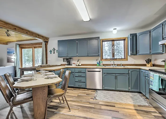 Lakefront Mercer Home: Private Dock & Kayaks!