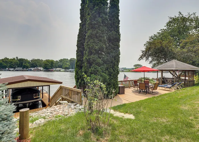 Waterfront Monticello Home W/ Fire Pit & Deck!