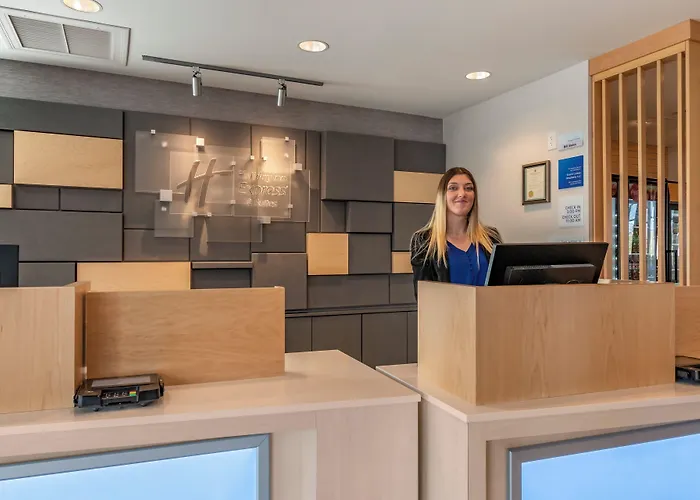 Holiday Inn Express & Suites - Carlisle Southwest I-81 By Ihg