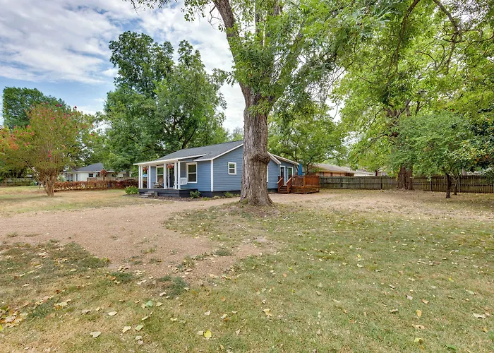 Lindale Vacation Rental W/ Deck & Grill!
