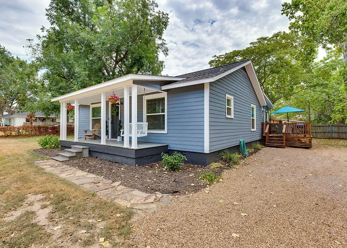Lindale Vacation Rental W/ Deck & Grill!