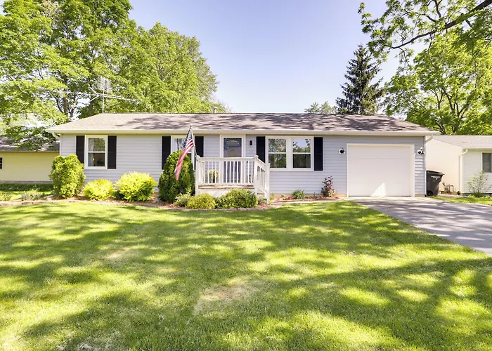 Three Oaks Home W/ Guest House - 8 Mi To Beach!