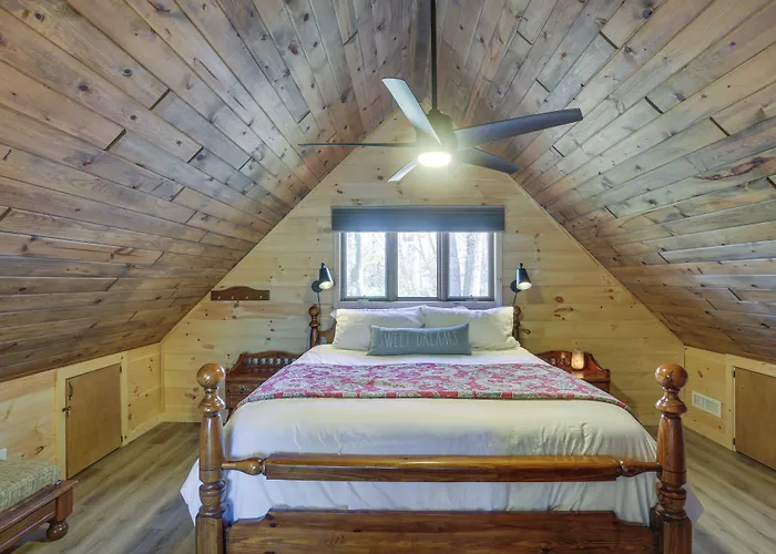 Deep Gap Cabin W/ 2 Decks & Community Amenities!