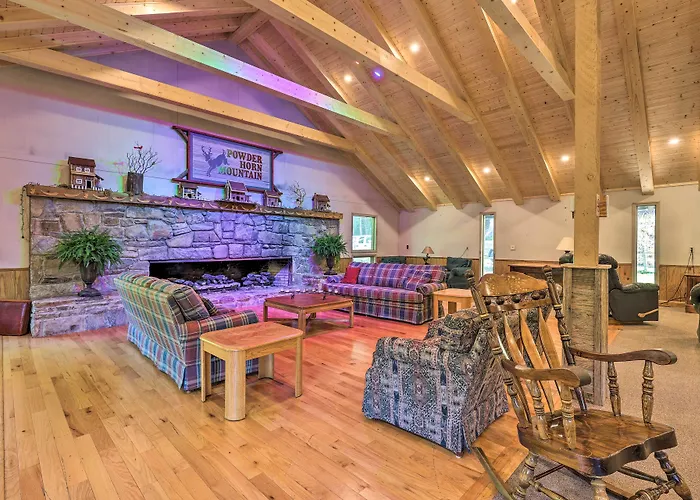 Deep Gap Cabin W/ 2 Decks & Community Amenities!