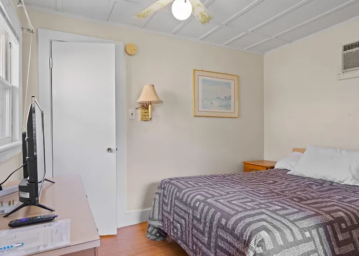 Beach Motel And Suites