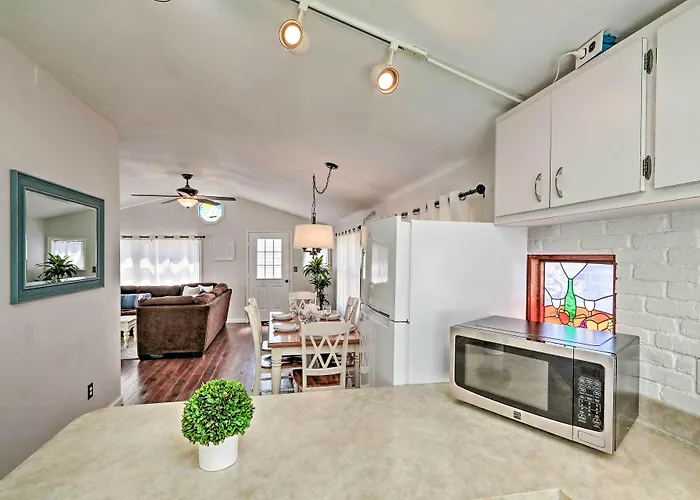 Beachy Lavallette Cottage W/ Outdoor Shower, Patio