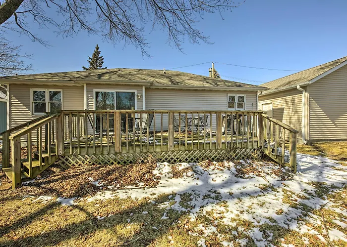 Twin Lakes Escape W/ Deck < 1 Mi To Beach!