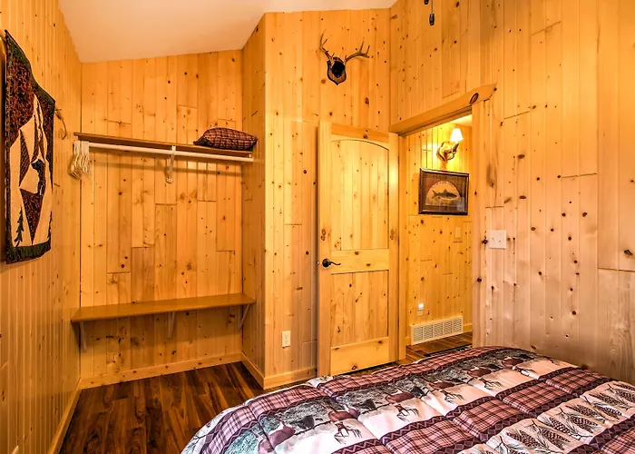 Cabin Near River - Treehouse Masters Stayed Here!