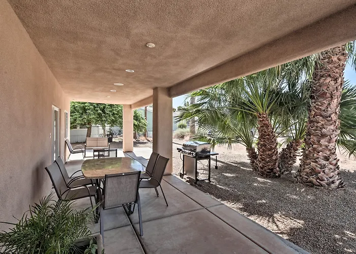Sun-Soaked Colorado River Haven - Walk To Beaches!