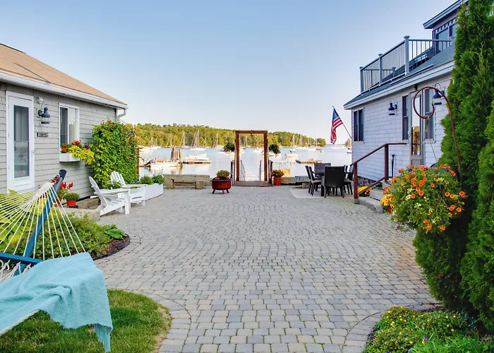 'Heron Cottage' On Casco Bay W/ Deck & Boat Dock!