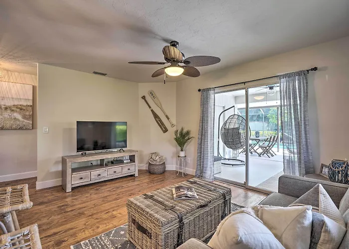 Naples Oasis W/ Screened Pool, Bike To Beach!