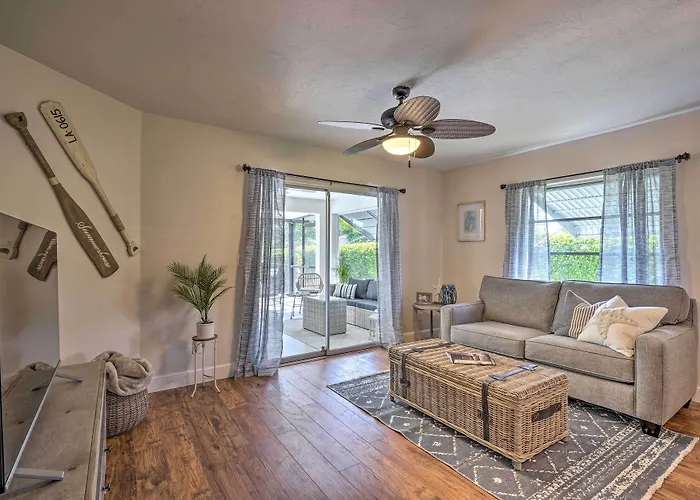 Naples Oasis W/ Screened Pool, Bike To Beach!