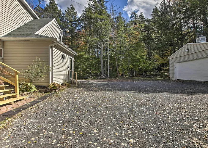 Spacious Apt W/ Yard: 3 Mi To Windham Mountain