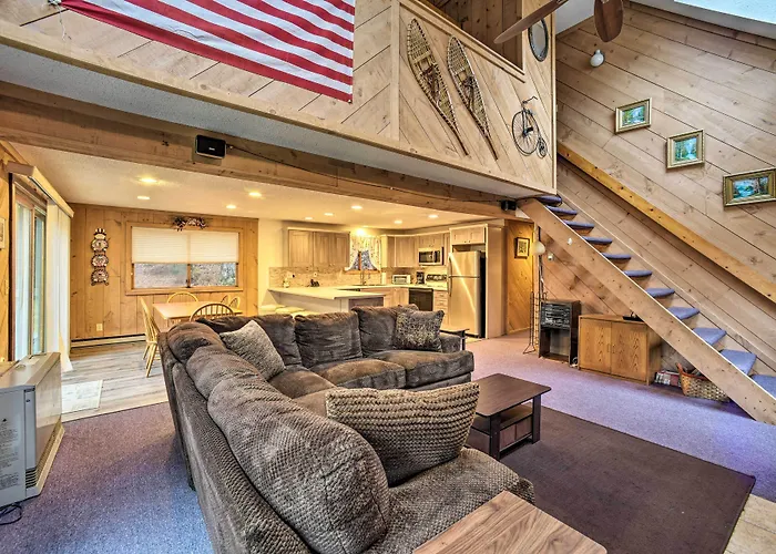 Cozy Mountain Retreat W/ Deck ~ 3 Mi To Mount Snow