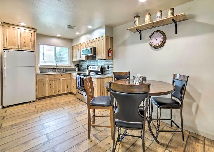 Cozy Townhome: Near Dtwn, Hospital & College!