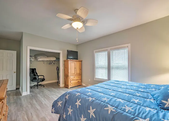 Updated Family Getaway: Walk To Sea Haven Beach!