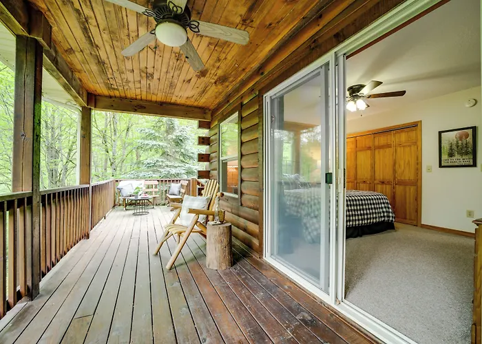 Peaceful Smoky Mountain Cabin W/ Deck & Fire Pit!