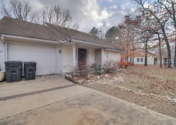 Tahlequah Duplex W/ Screened-In Porch & Fire Pit!