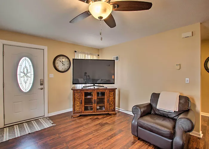 Cottage W/ Yard, Walk To Historic Attractions