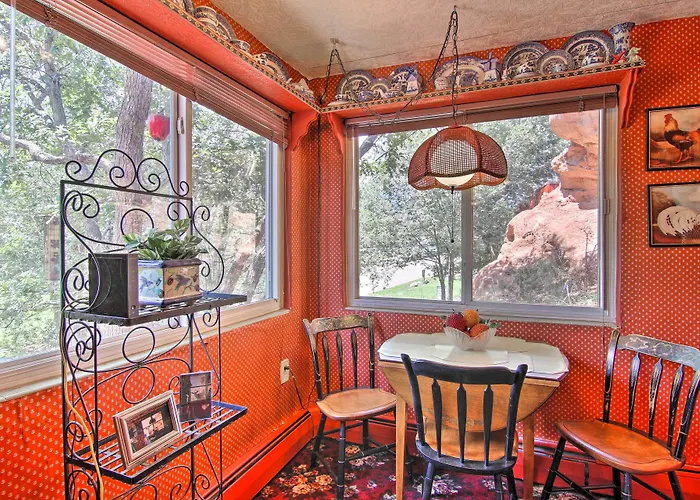 Colorful Bungalow By Pikes Peak/Garden Of The Gods