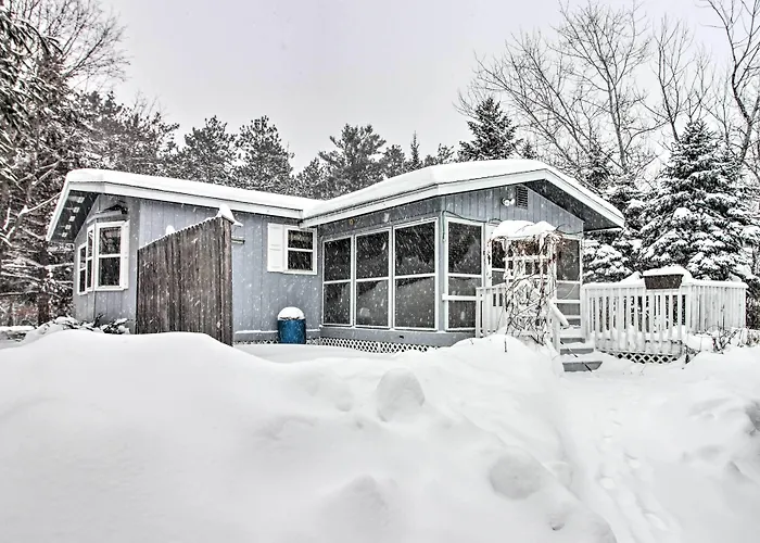Cozy Crosby Cabin Near Serpent Lake + Main St