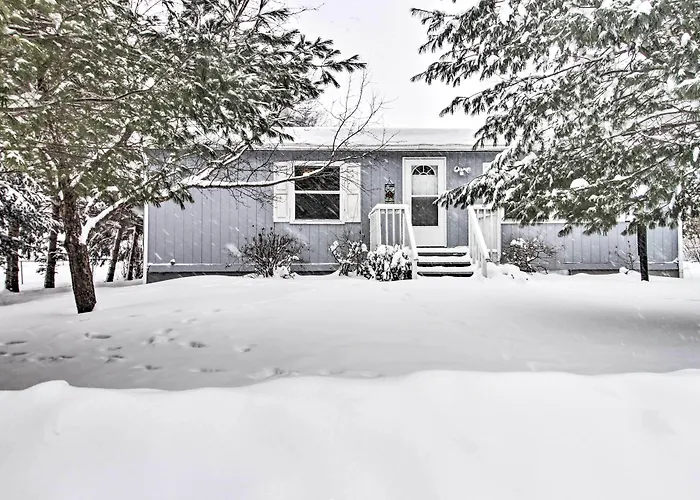 Cozy Crosby Cabin Near Serpent Lake + Main St