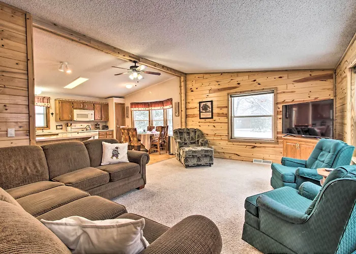 Cozy Crosby Cabin Near Serpent Lake + Main St