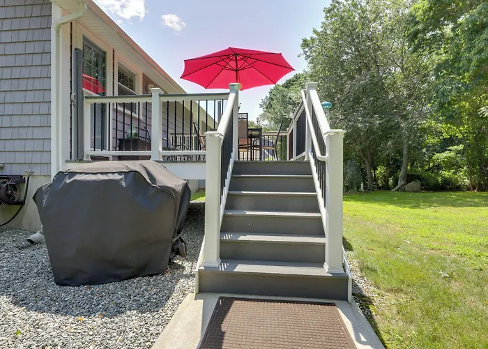 Coastal Getaway W/ Porch, 2 Mi To Niantic Beach!