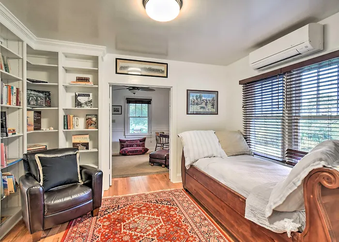 Restored 1930S Cottage On 1 Acre W/ Fire Pit
