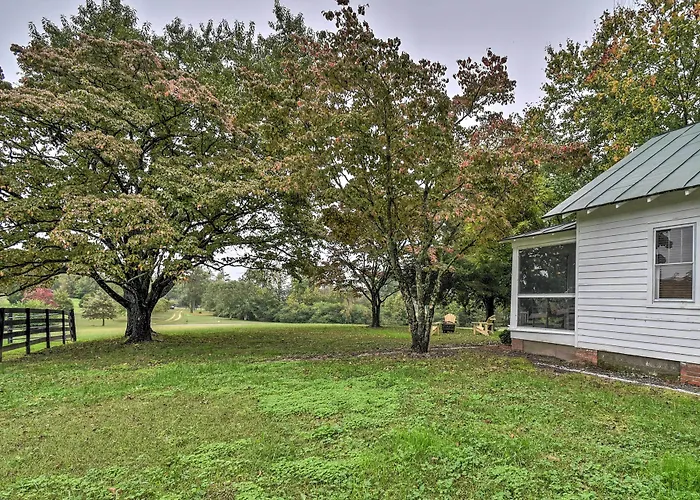 Restored 1930S Cottage On 1 Acre W/ Fire Pit