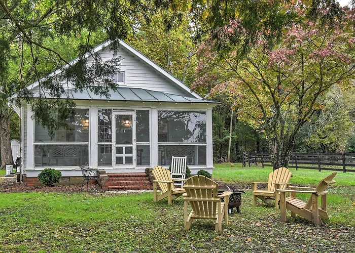 Restored 1930S Cottage On 1 Acre W/ Fire Pit