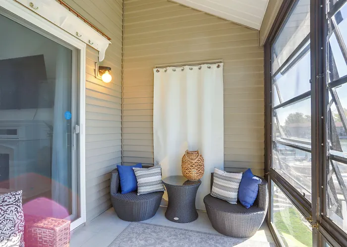 Charming Condo On Lake Erie W/ Community Pool