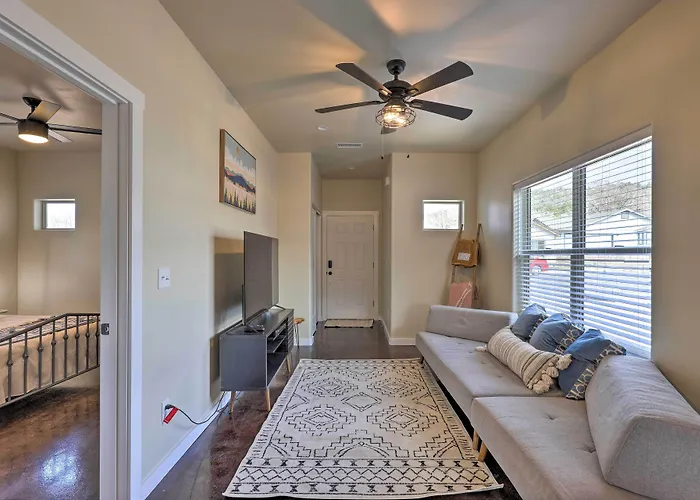 Modern Retreat: 3 Blocks To Dtwn Williams + Rte 66