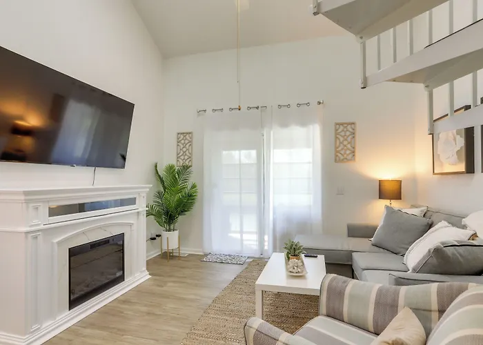 Charming Condo On Lake Erie W/ Community Pool