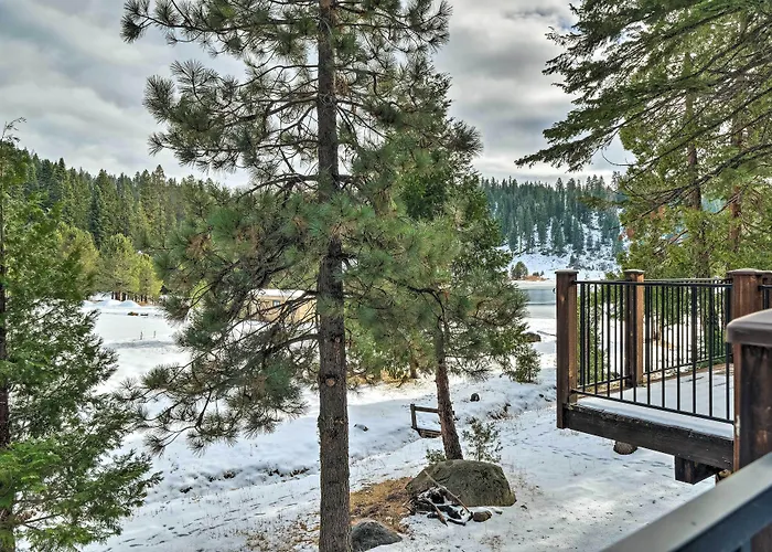 Pinecrest Retreat With Fireplace!