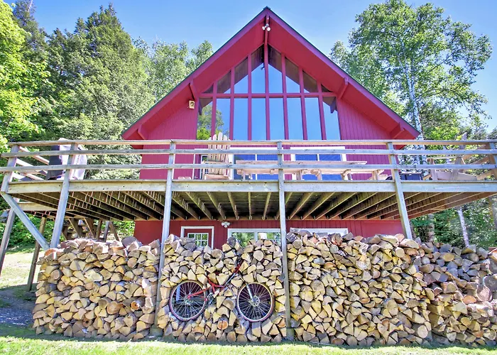 East Burke House W/ Deck < 3 Mi To Kingdom Trails!