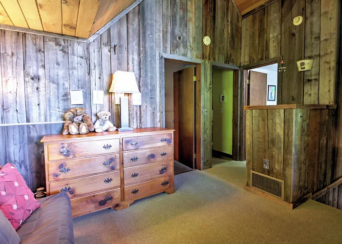 East Burke House W/ Deck < 3 Mi To Kingdom Trails!