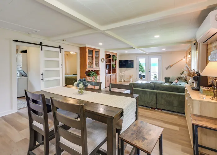 Cozy Maine Lakefront Cabin Rental