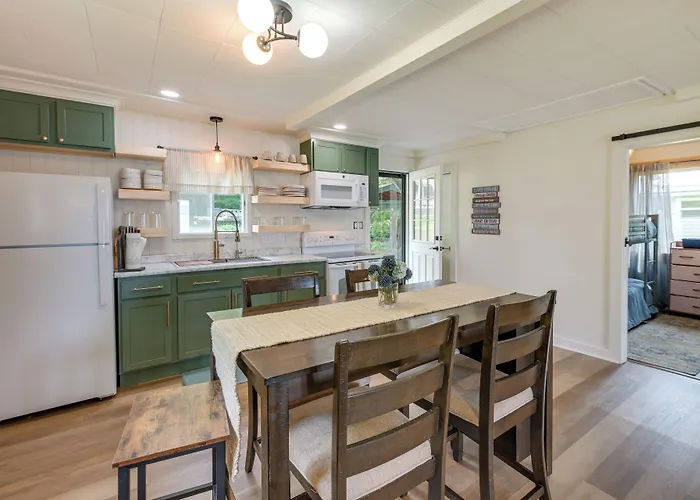 Cozy Maine Lakefront Cabin Rental
