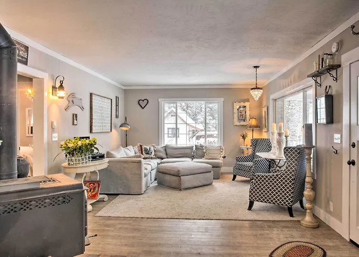 Modern Farmhouse W/ Movie Room - 6 Mi To Lake!