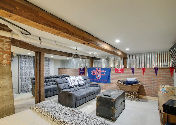 Modern Farmhouse W/ Movie Room - 6 Mi To Lake!
