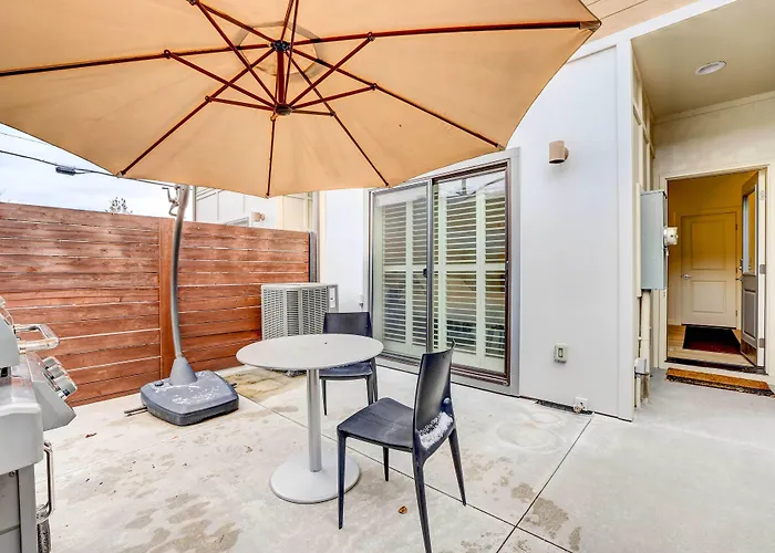 Beautiful Townhome - Steps To Downtown Boise!