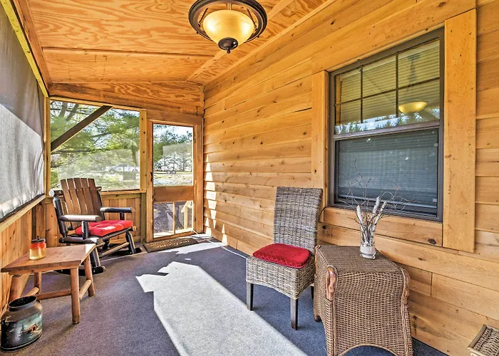 'Honey House Cabin' - A Quiet Countryside Retreat!
