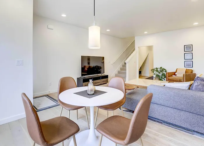 Beautiful Townhome - Steps To Downtown Boise!