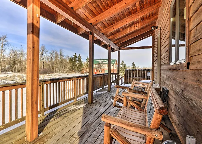 'Off The Beaten Path' Cabin W/ Mtn Views & Hot Tub