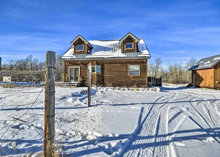 'Off The Beaten Path' Cabin W/ Mtn Views & Hot Tub