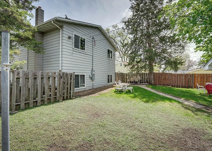 Spacious Minneapolis Home Rental: 8 Mi To Downtown