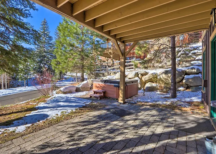 Ski-In/Ski-Out Donnelly Townhome W/ Hot Tub!